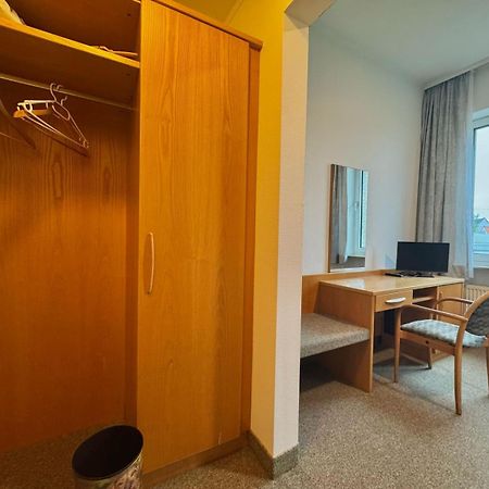 Ar Airport Hotel Russelsheim Bagian luar foto