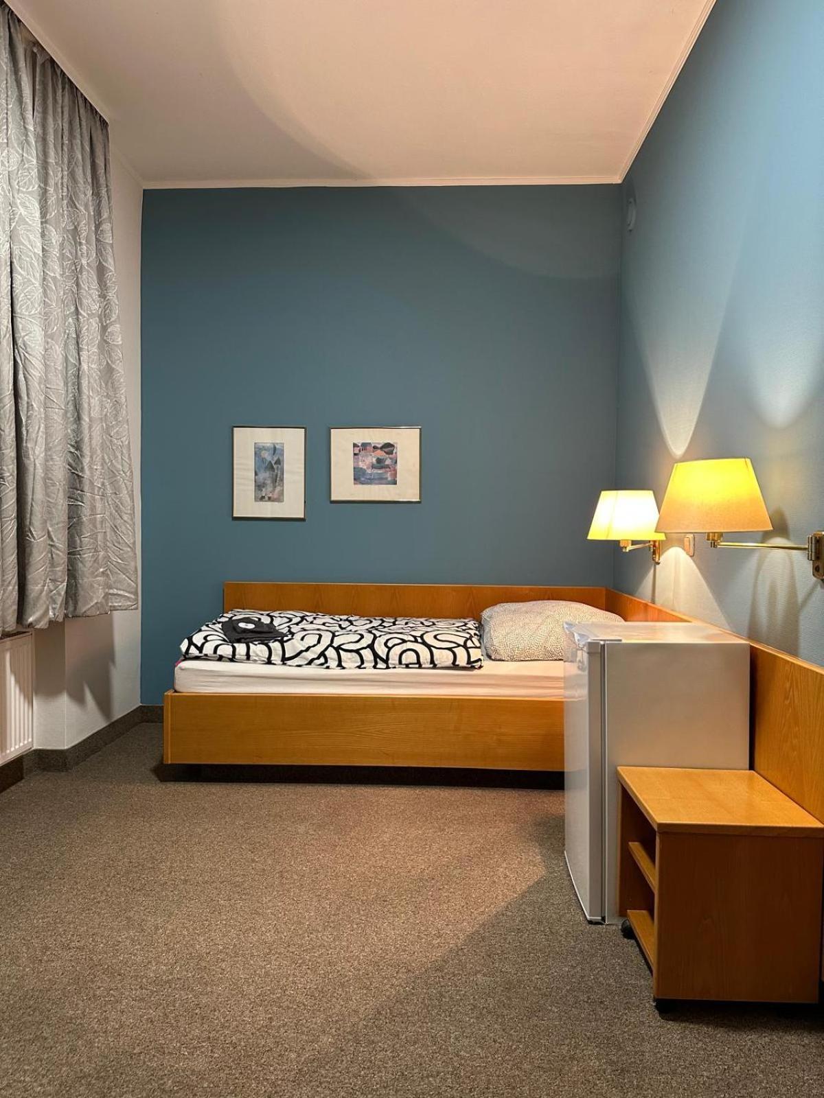 Ar Airport Hotel Russelsheim Bagian luar foto